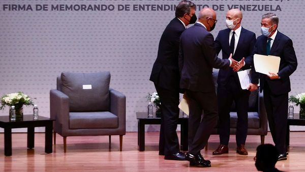 Oposición venezolana informa a Paraguay sobre nuevo diálogo