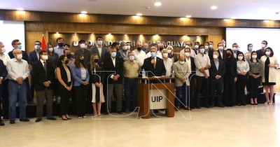 La Nación / Camioneros fueron denunciados por vandalismo ante la Fiscalía