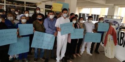 Funcionarios de Clínicas se movilizan hoy frente a Salud, Hacienda y Trabajo