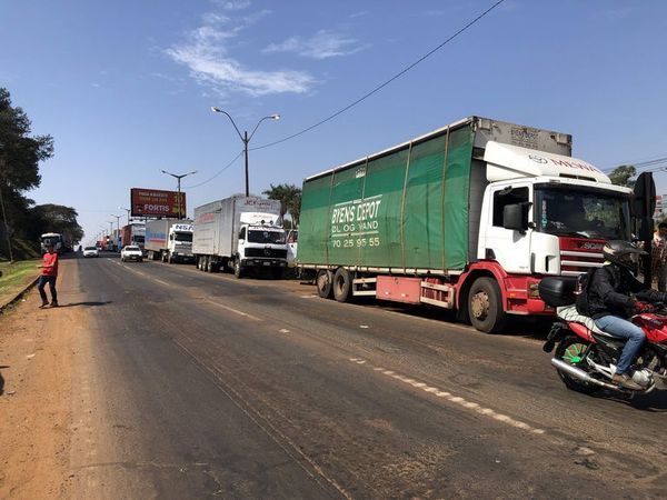 Lamentan injerencia política en paro de camioneros - Nacionales - ABC Color