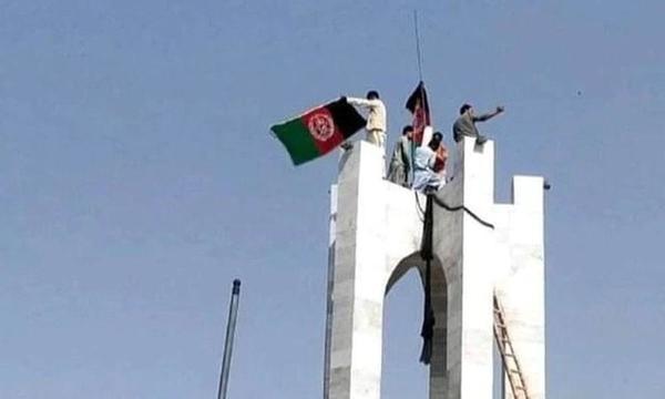Los talibanes abrieron fuego contra una masiva protesta que reclamaba mantener la bandera afgana – Prensa 5