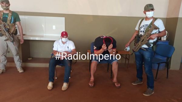 Agente policial y hombre con antecedentes caen con marihuana en Jardín Aurora