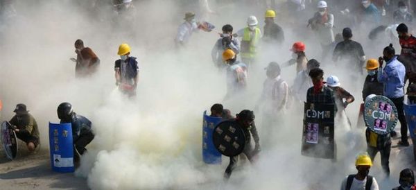 Suman más de 1.000 civiles muertos por la represión en Birmania