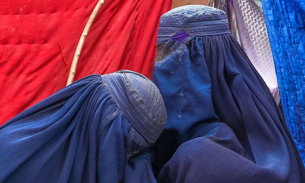 Talibanes tratarán a la mujeres según dictan las reglas - OviedoPress