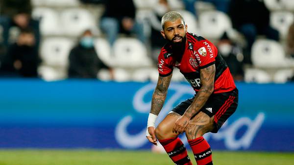 Flamengo cambia su línea defensiva