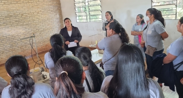 El INDERT y SNPP capacitan a coordinadora de mujeres y productores de Canindeyú