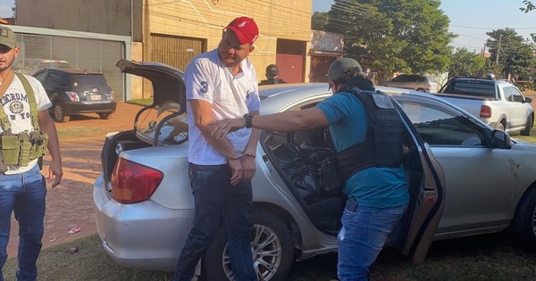 La Nación / Detienen a policía por tráfico de marihuana y atropello de barrera