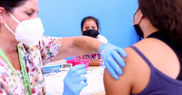 La Nación / EEUU aprueba tercera dosis para vacunados hace ocho meses con Pfizer y Moderna