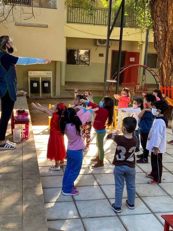 Reciclaje de botellas para ayudar a reapertura de sedes de Casa Cuna - Nacionales - ABC Color