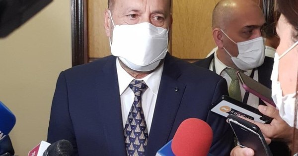 La Nación / Camioneros y senadores buscan votos para llamar a una extraordinaria