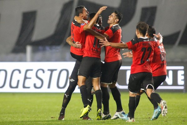 Con su público, Libertad va por revertir la serie ante Santos en la Sudamericana