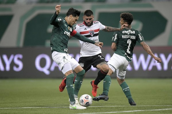 La impresionante recuperación de pelota de Gustavo Gómez