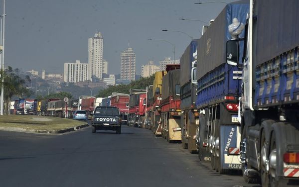 Camioneros decidirán esta tarde si levantan o no el paro - Nacionales - ABC Color