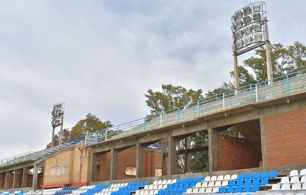 Fondos para reactivación económica se usaron para lumínica de Guaireña Fc y un gimnasio - Nacionales - ABC Color
