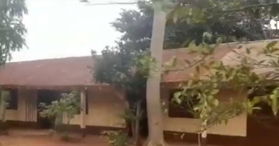 La Nación / Santaní: escuelita de madera en riesgo de derrumbe, padres denuncian abandono de autoridades