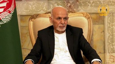 Ghani defiende huida de Afganistán y niega acusaciones de corrupción
