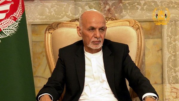 Ghani defiende huida de Afganistán y niega acusaciones de corrupción