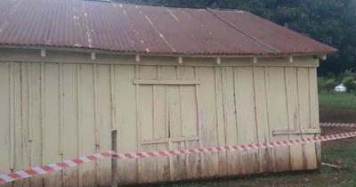 Santaní: escuelita de madera está al borde del colapso