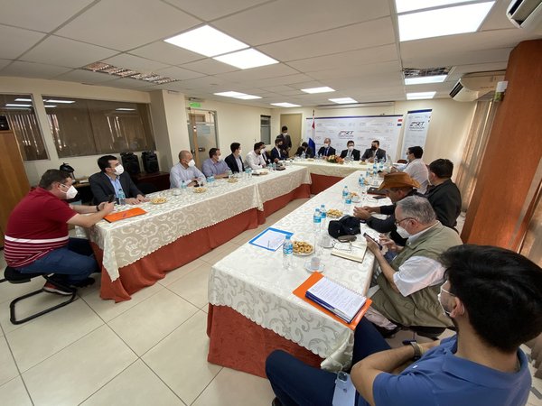 Comité de Gobierno, camioneros y empresarios continúa negociaciones por un costo operativo mínimo | .::Agencia IP::.