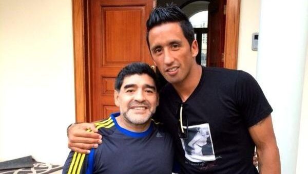 Lucas Barrios recordó la vez que conoció a Diego Maradona en Dubái