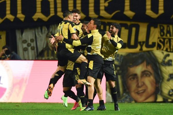 Peñarol rompe con una década de espera y se reencuentra con semifinales - Fútbol Internacional - ABC Color