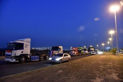 Anuncian virtual acuerdo entre camioneros y gobierno para mañana - Nacionales - ABC Color