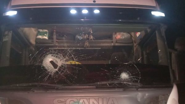 Desconocidos atacan con piedras cinco camiones en Minga Guazú