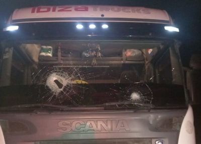 Desconocidos atacan con piedras cinco camiones en Minga Guazú