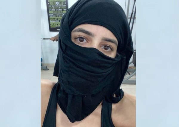 Crónica / ESCRACHADA. La Ginzo usó burka y le ¡talibanaron!