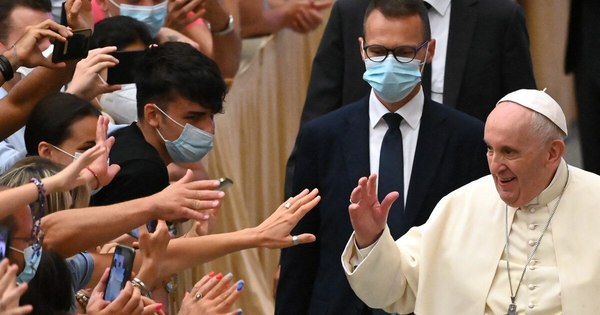 La Nación / El papa Francisco pide vacunarse contra el covid como “un acto de amor”