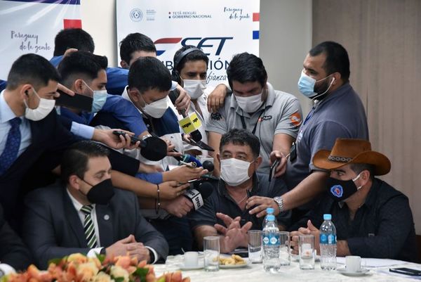 Injerencia política extendió por un día más el paro de camioneros - Nacionales - ABC Color