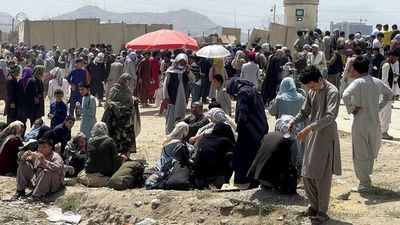 Caos en aeropuerto de Kabul dificulta tarea de evacuación