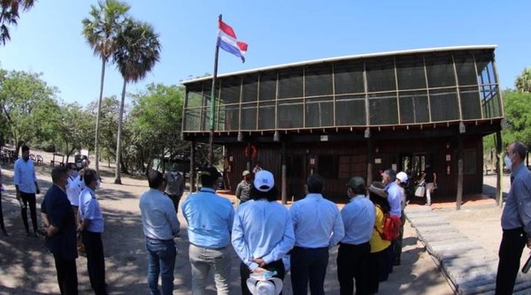 El CAH entrega asistencia financiera a emprendedores de Bahía Negra