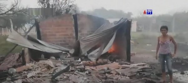 Incendio en pastizal consume humildes viviendas | Noticias Paraguay