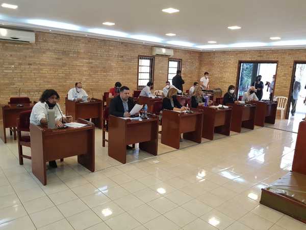 Junta Municipal refleja rabonería, impuntualidad e irresponsabilidad - La Clave