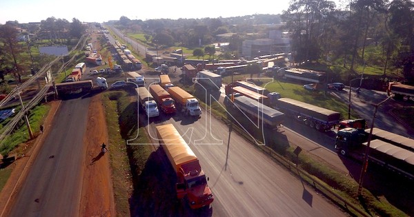 La Nación / Dinatran espera que se levante el paro de camioneros este jueves