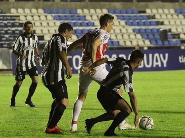 River vence y continúa en Copa Paraguay