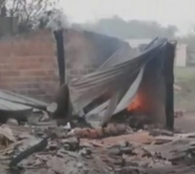 Viviendas arden a causa de incendio en pastizal - Paraguay.com