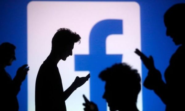 Facebook dice que ayuda a reducir la vacilación sobre las vacunas anticovid
