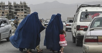 La Nación / La imagen de la mujer pierde fuerza en las calles de Kabul
