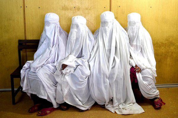 Afganistán: Los derechos de las mujeres estarán sujetos a lo que decidan los «eruditos islámicos»