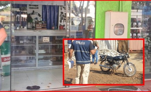 Tienda de autorrepuestos es hurtada por solitario delincuente