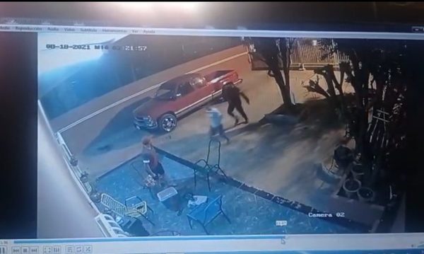 Acusan a policías de la comisaría 8va. de atropellar una vivienda, robar y plantar droga