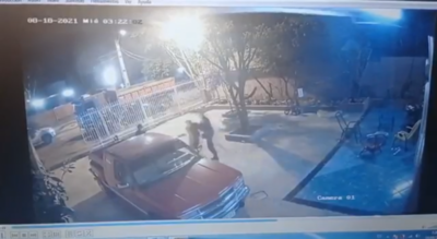 Crónica / [VÍDEO] Rarísimo procedimiento deja jeyma a polis en el ojo de la tormenta