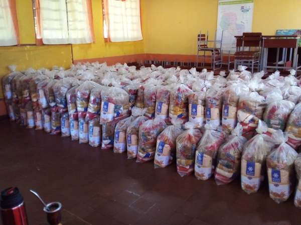 LA GOBERNACIÓN CUMPLE CON ENTREGA DE LOS KITS DE ALMUERZO ESCOLAR.