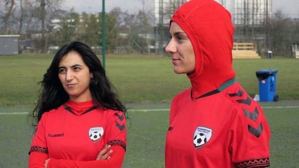 Diario HOY | Excapitana de fútbol de Afganistán pidió a sus compañeras quemar sus camisetas y huir