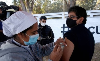 Diario HOY | Salud tranquiliza a la gente que debe recibir segunda dosis y todavía no es convocada