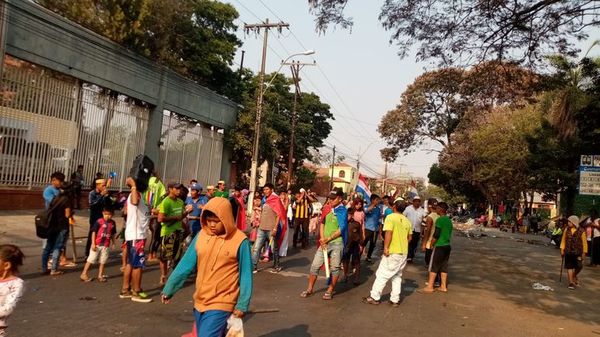 Llegan más indígenas a la Capital - Nacionales - ABC Color
