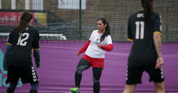 La Nación / La angustia y la impotencia de la exfutbolista afgana Khalida Popal