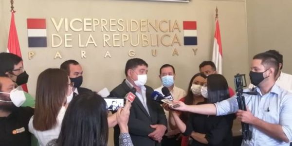Camioneros consiguen promesa del gobierno de que se cumplirá con el acuerdo y esta tarde levantarían el paro